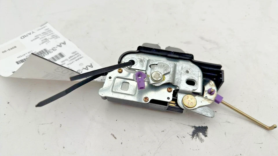 Toyota Camry 2004 cierre de tapa Toyota Foto 2 de 4