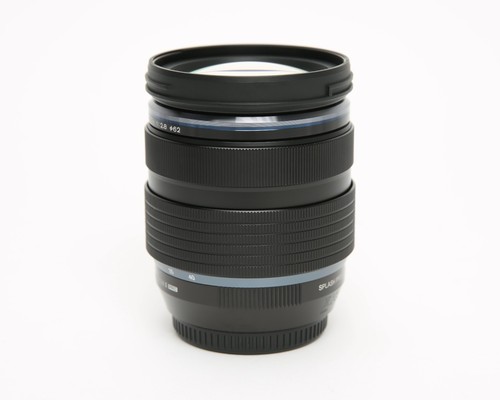 OM SYSTEM M.Zuiko Digital ED 12-40mm f/2.8 PRO II Lens Wide-to-Portrait-Length - Picture 5 of 7