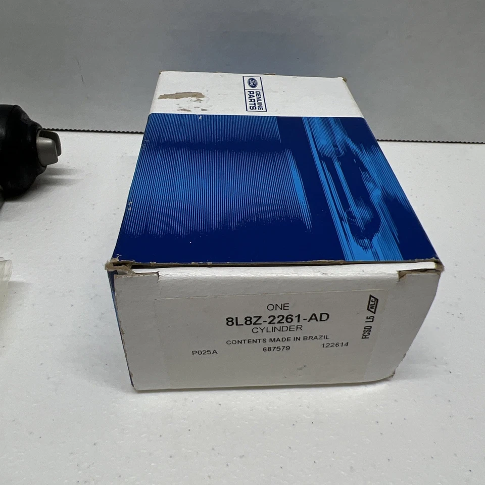 Cilindro de roda de freio genuíno Ford Mercury 2008-2012 Escape Mariner 8L8Z-2261-AD - Imagem 2 de 4