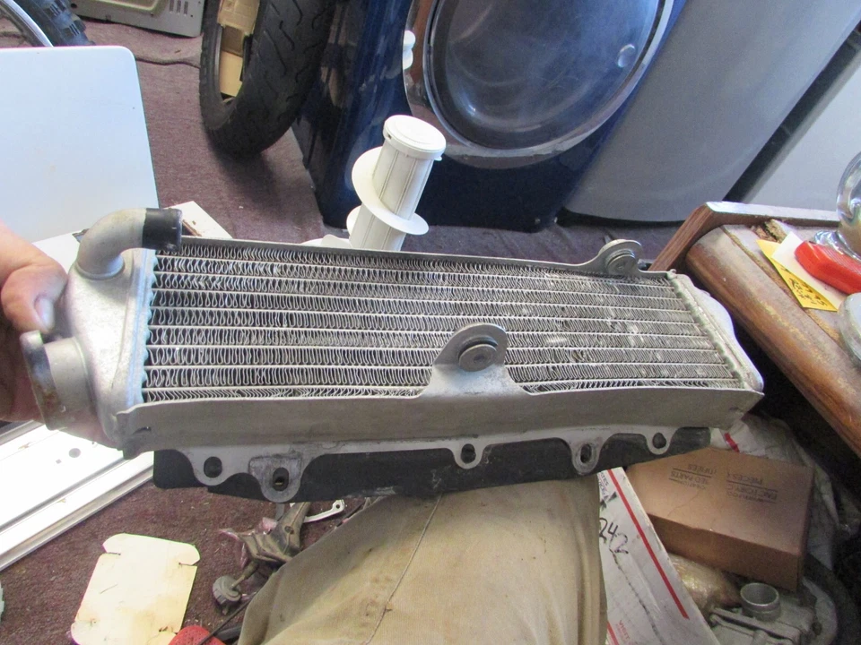 Bonito radiador Kawasaki KX125 KX 125 1984 OEM Foto 2 de 4