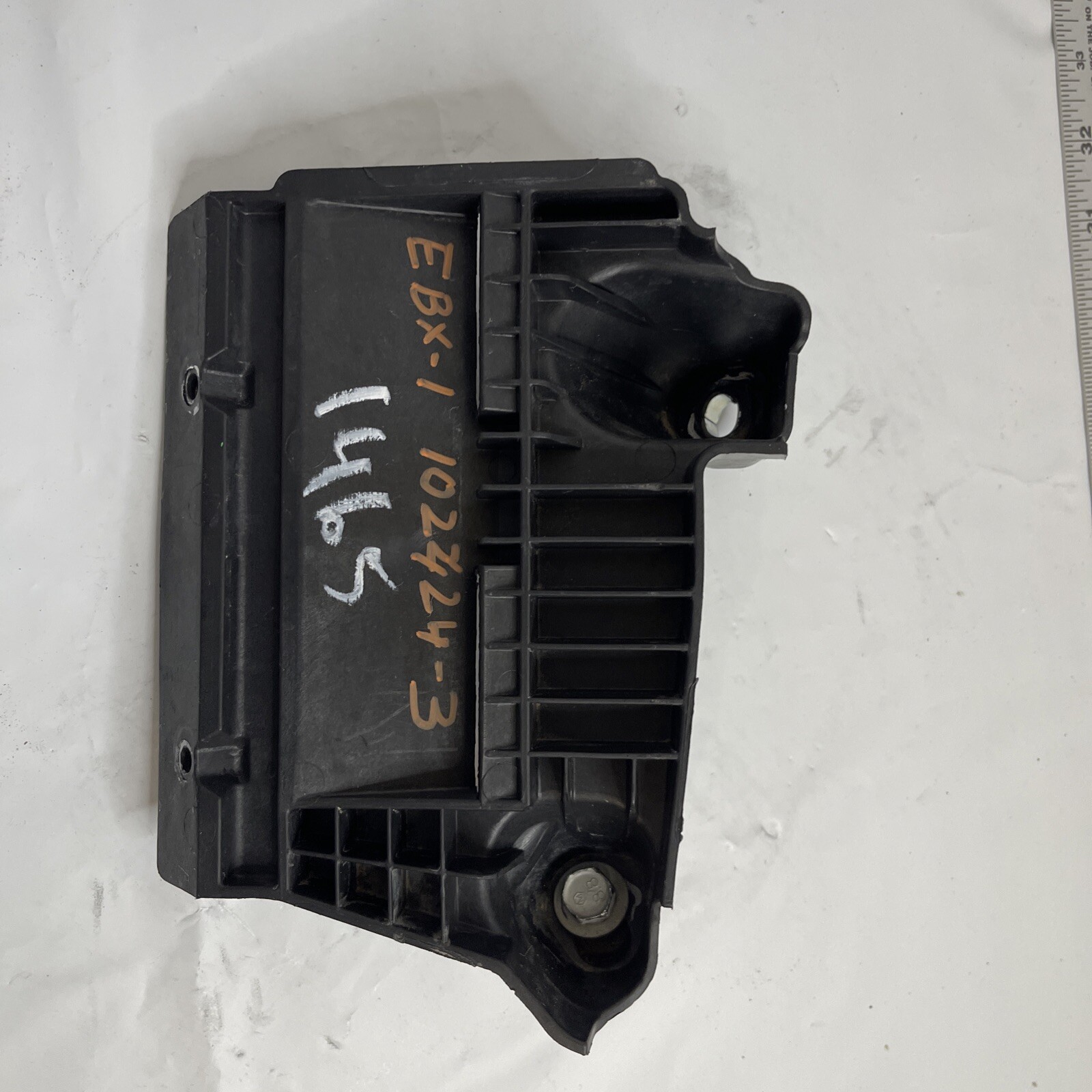 2020 FORD FUSION SE BATTERY UNDER TRAY HOLDER MOUNT BRACKET P/N DG93-10663-A