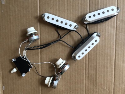 Tonabnehmer, Potis und Verkabelung von Squier Stratocaster SE 90er, getestet funktioniert