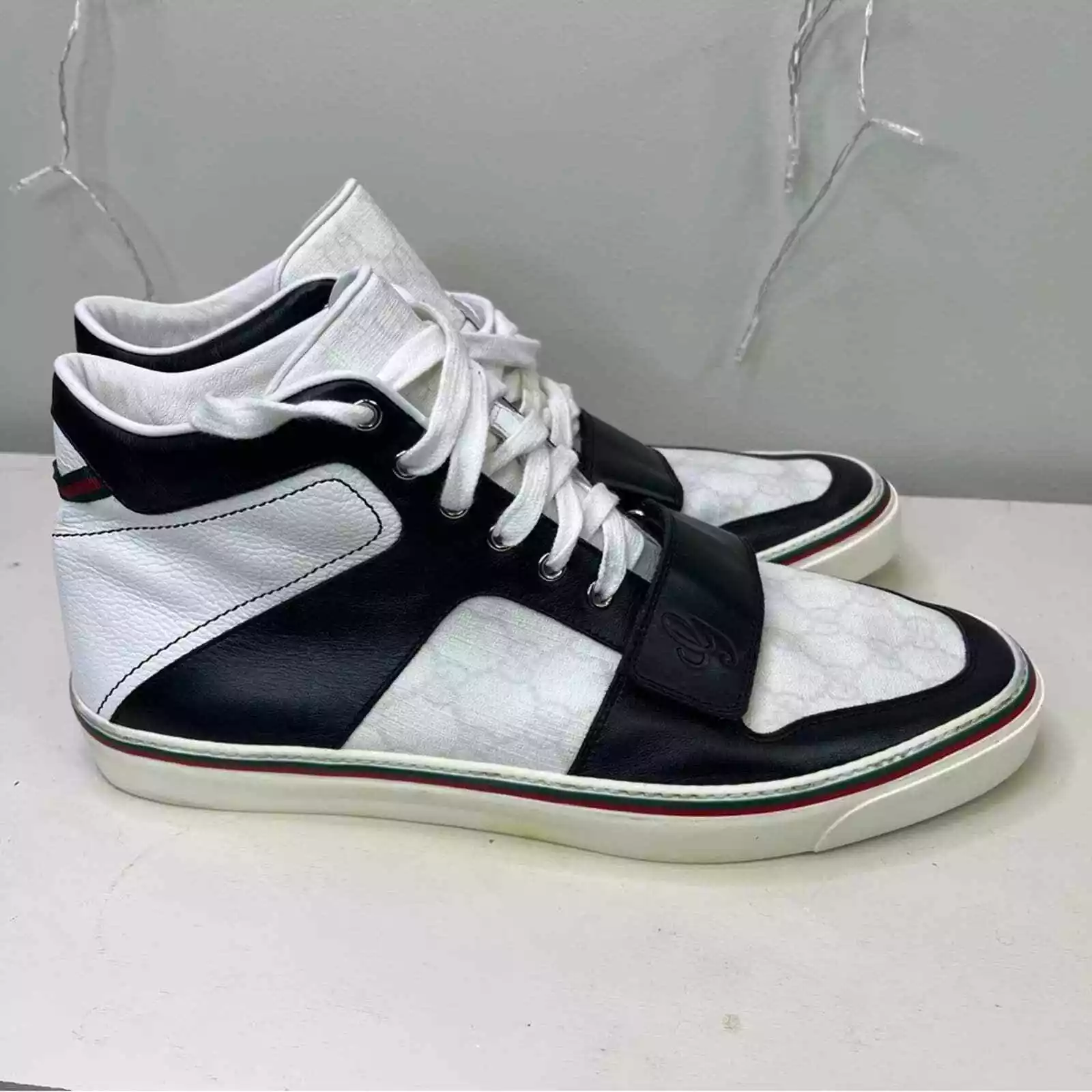 Baskets hautes Gucci noires et blanches. Taille : 12 baskets vintage GG Supreme