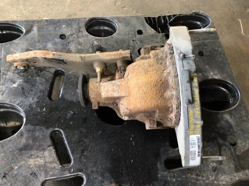 2003 LINCOLN NAVIGATOR AWD REAR DIFFERENTIAL CARRIER ASSY OEM+ - Image 4 of 4