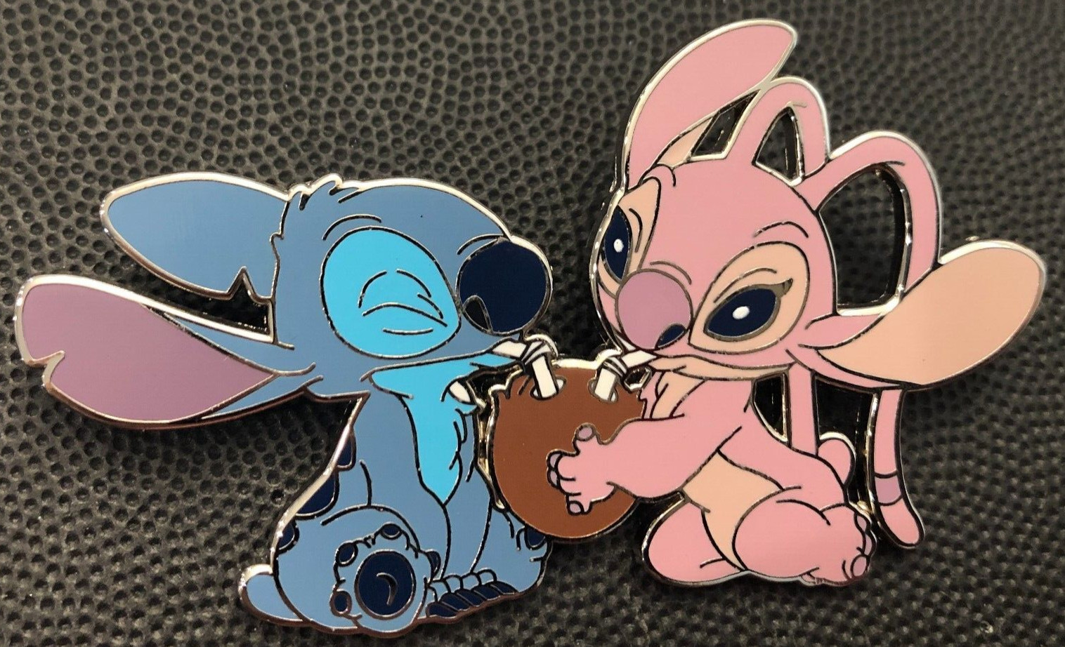 Disney pin 125133 Lilo & Stitch Angel coconut sipping drink straw hawaii friends