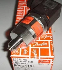 ONE NEW For DANFOSS Temperature Controller 060G1121