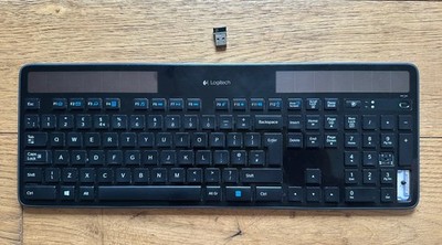 Logitech K750 Solarbetriebene Kabellose Tastatur & Dongle | UK QWERTY Layout
