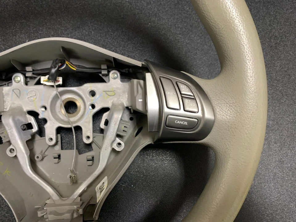 Volante Subaru Outback 2008-2009 con interruptores de control de crucero OEM, Foto 3 de 4