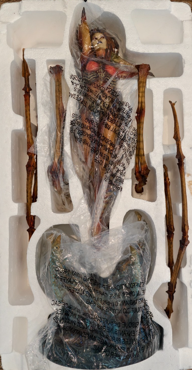 Sideshow Collectibles StarCraft Kerrigan Queen of Blades Statue 83