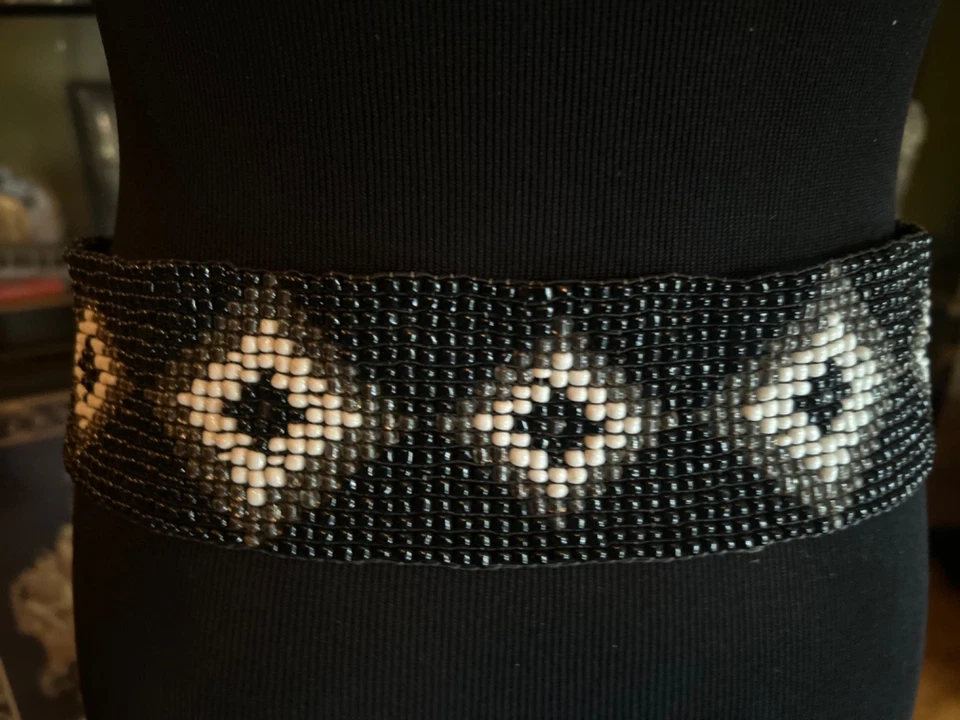Cinto de fivela elástica larga com miçangas preto branco anos 70 tecido feito à mão nativo - Imagem 3 de 4