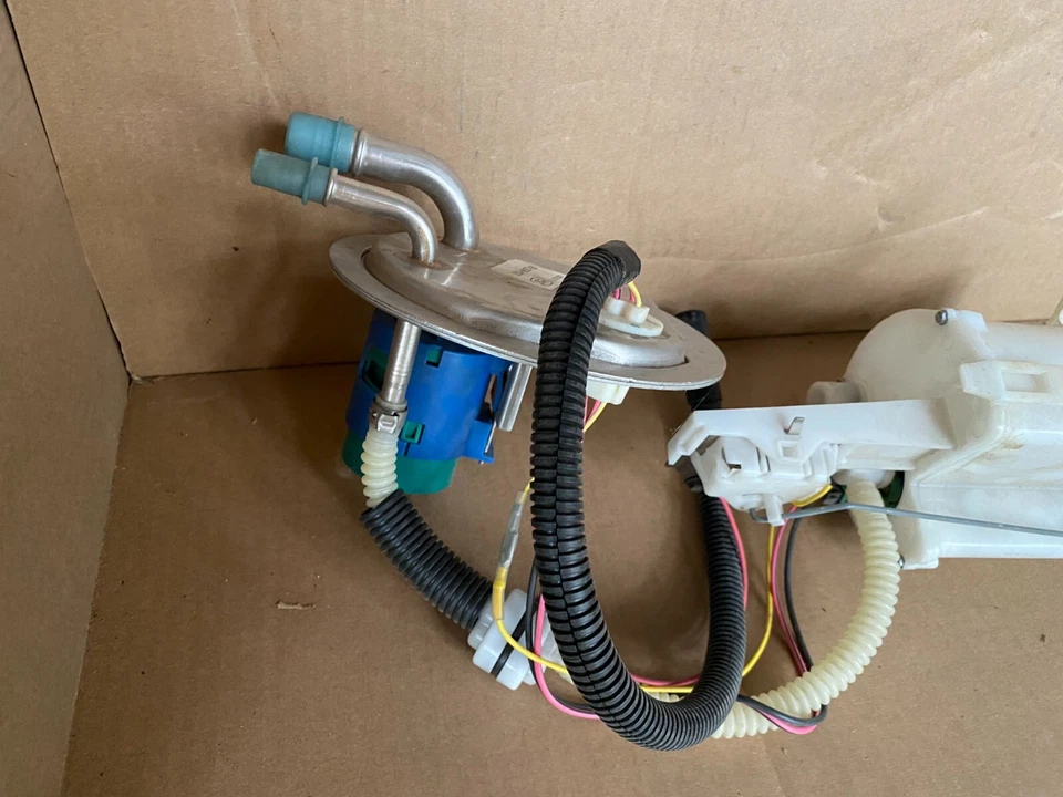 Bomba de combustible Ford 6C3Z-9H307-BA - 2006 2007 F250 F350 F450 Super Duty 5,4 6,8 - Nuevo de Lote Antiguo Foto 3 de 4