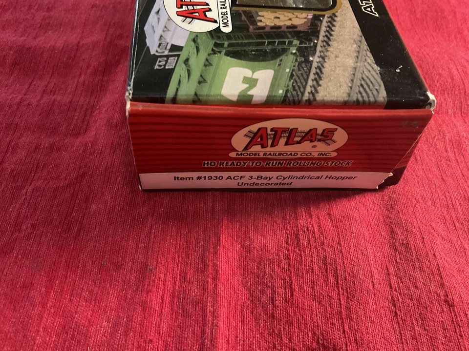 ATLAS HO-SCALE UNDECORATED ACF 3-BAY CYLINDRICAL HOPPER #1930 BRAND NEW!!! 🚂 - Image 3 of 4