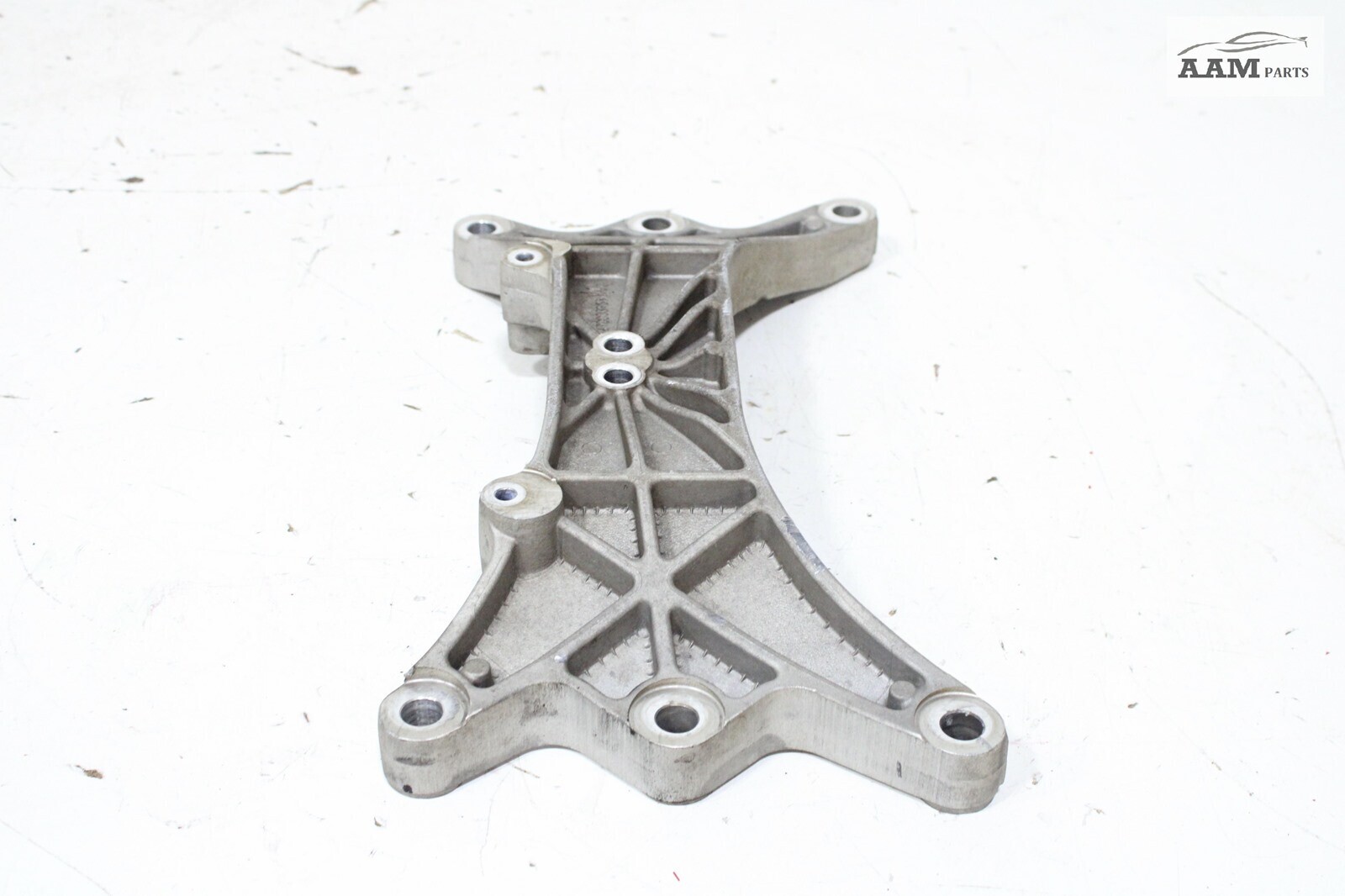 2014-2021 MASERATI GHIBLI M157 RWD TRANSMISSION CROSSMEMBER MOUNT BRACKET OEM