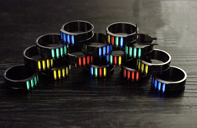 Anillo de dedo de aleación de titanio TC4 para hombres y mujeres anillo de dedo regalo brilla en la oscuridad Foto 4 de 4