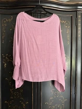 Grade Gather Rose Lightweight Pancho top. S/M