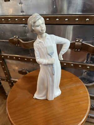 スポーツ LLADRO Lladro Boy With Fly Swatter Porcelain Figurine By Nao Lladro Hand