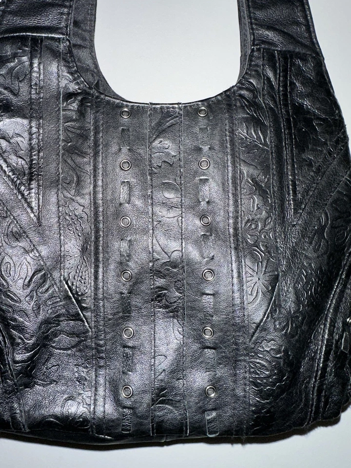 Bolsa de ombro Cabin Creek preta de couro floral em relevo bolsa de mão ocidental - Imagem 3 de 4