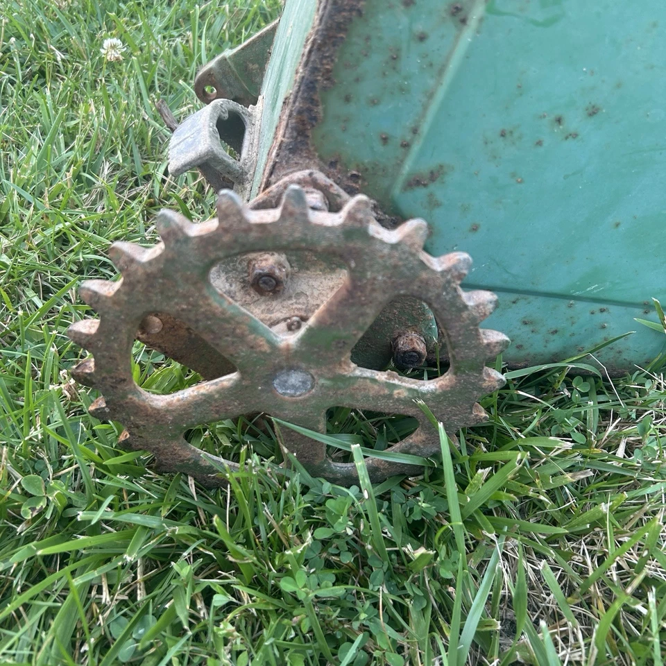 ¿Antiguo John Deere vintage? Caja jardinera de semillas de frijol de maíz decoración original de arte floral Foto 4 de 4