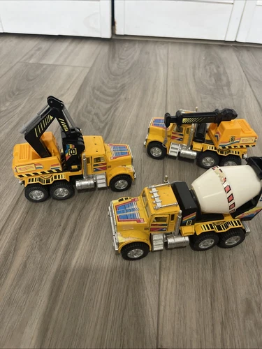 VINTAGE 1990 MATTEL HOT WHEELS ARCO SET EXCAVATOR , CEMENT TRUCK,CRANE