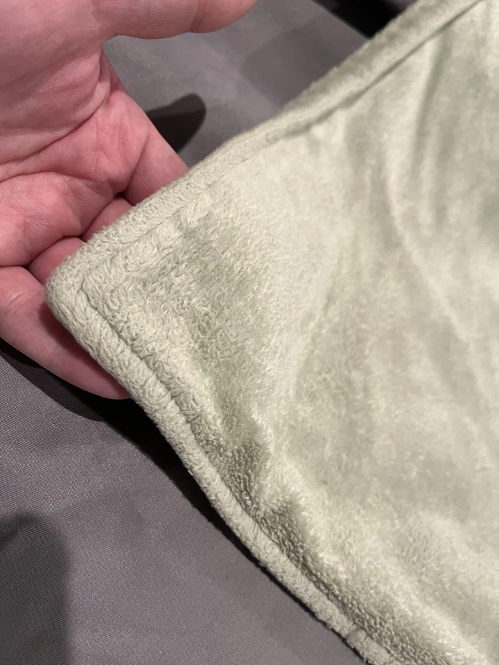 COBERTOR DE PELÚCIA BORDADO EM EXCELENTE ESTADO USADO DISNEY BABY POOH LEITÃO Sálvia VELUDO MARROM VERDE - Imagem 3 de 4