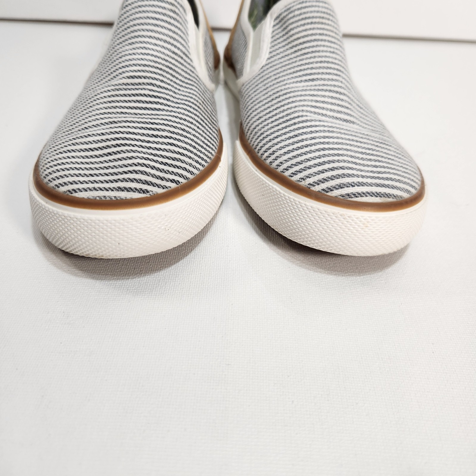 Tommy Bahama Mens Size 9.5 Blue Stripe Loafers Slip On Shoes Sneakers Nautical