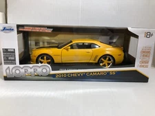 JADA LOPRO 2010 CHEVY CAMARO SS YELLOW BLACK STRIPES 1:18 DIECAST MODEL