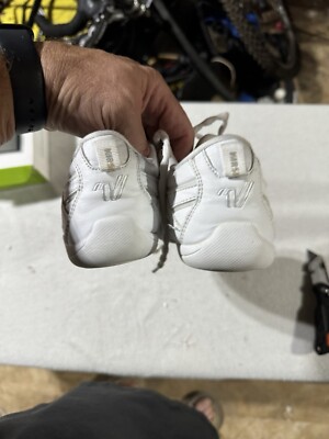 【土日の緊急SALE！】Varsity Charge チアシューズ 8 Varsity Charge White Cheer Shoes Womens Size 8 | eBay