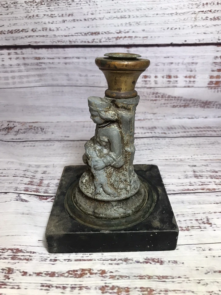 Lámpara de aceite figurativa de la época victoriana soldado de la guerra civil alimentación perro fuente ornamentada SIN tapa Foto 2 de 4