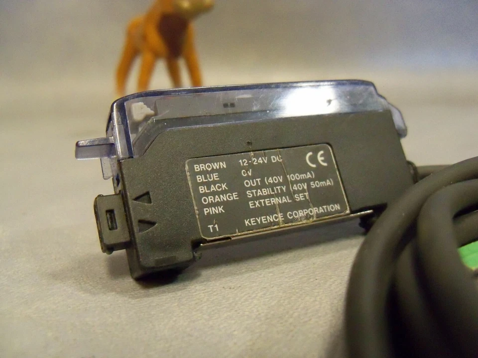 FS-T1 Keyence Photoelectric Fiber Optic Sensor 7103038  - Image 3 of 4