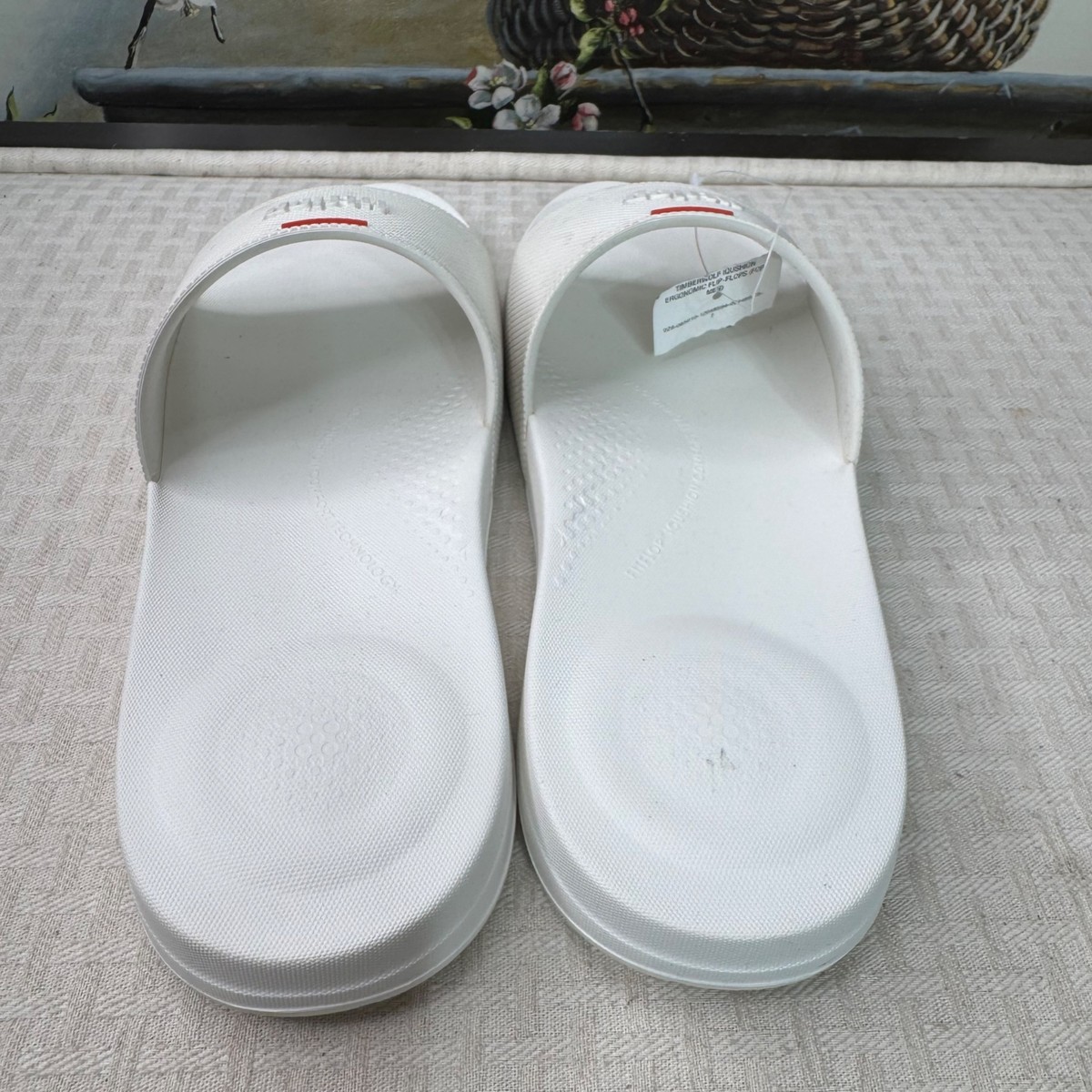 FitFlop Mens Size 12 White Iqushion Pool Slides Rubber UK 11  display picture 1