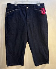 NWT Lee Classic Fit Below The Waist Denim Capris Med Wash Cropped Jeans Women 16