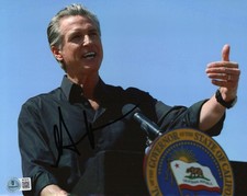 GAVIN NEWSOM CALIFORNIA GOVERNOR SIGNED 8x10 PHOTO 1 2028 PRESIDENT BECKETT COA