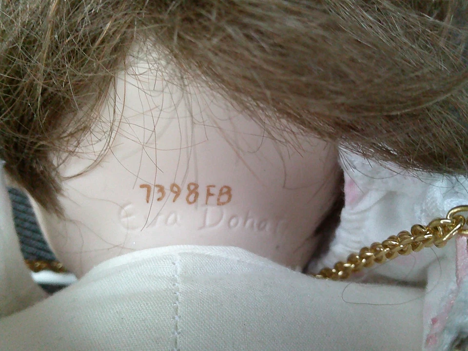 Porzellan Puppe Lena : Von Eva Donath / Ashton Drake Galleries ( Größe 45 cm ) - Bild 4 von 4