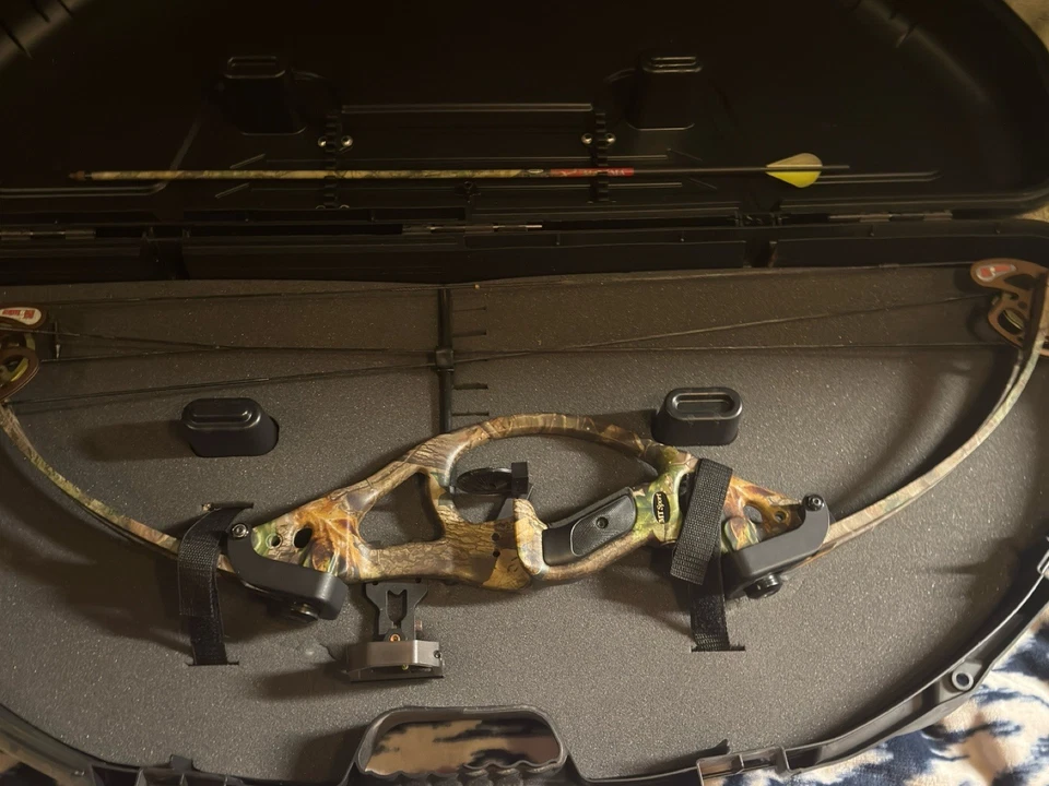 Hoyt MagnaTec ZR200 Left Handed Compound Hunting Bow 10-60 Lbs. - Image 3 of 4