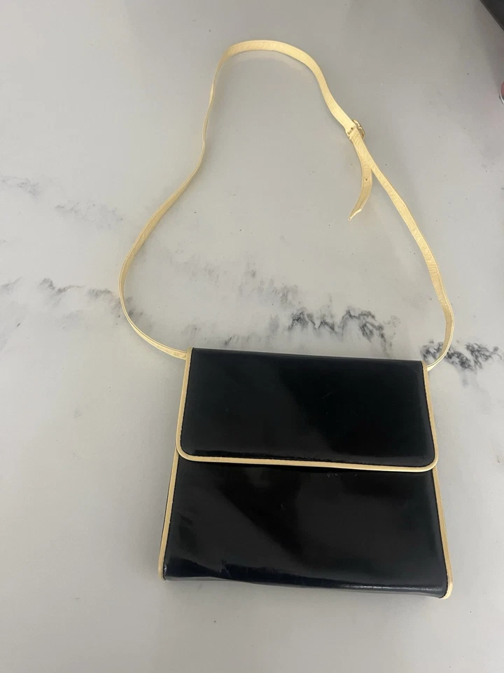 Bolso Bandolera Salvatore Ferragamo Vintage Años 70 Pequeño Cuadrado Charol Foto 2 de 4