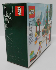 100% - 2017 LEGO Set 40263 CHRISTMAS TOWN SQUARE Tree Mailbox Snowman Minifigure