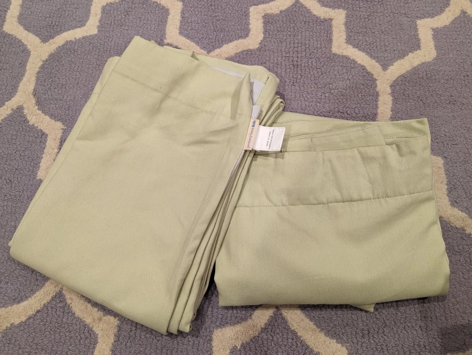 Panel de cortina de sarga verde claro Pottery Barn Kids con forro oscurecido - Juego de 2 Foto 4 de 4