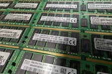 208GB (13x16GB) SK hynix PC4-2133P Reg ECC Server RAM HMA42GR7MFR4N-TF