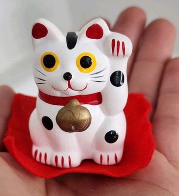 Maneki Neko White color Beckoning Cat Lucky cat for good luck H7.5cm Made Japan.