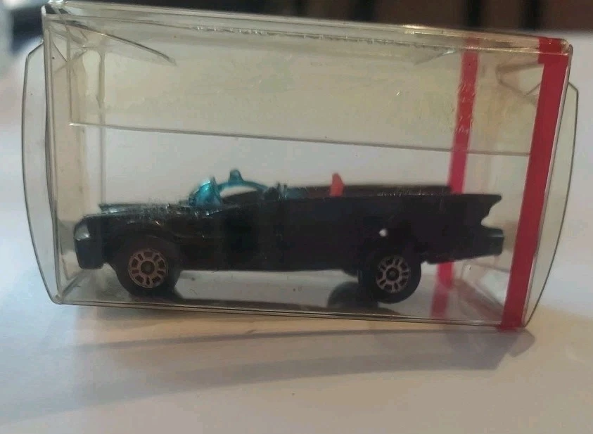Batimóvil fundido a presión Corgi Juniors DC Comics 1976 con figura de Batman coche de juguete raro Foto 2 de 4