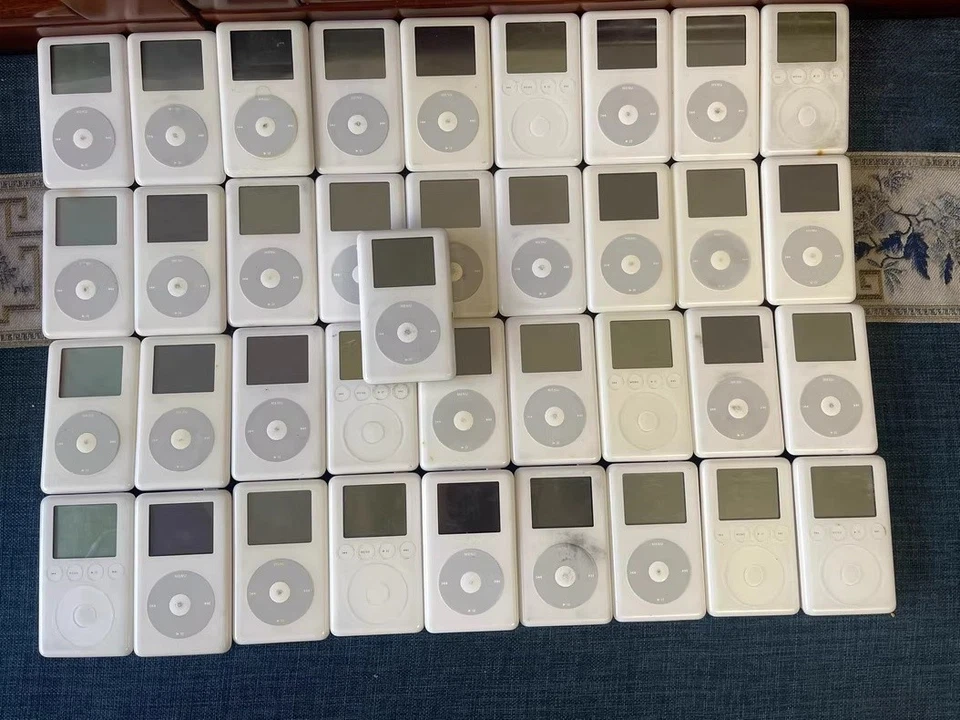 Used Apple iPod Classic photo 1st/2st/3th/4th - White Refurbished New Battery - Image 4 of 4