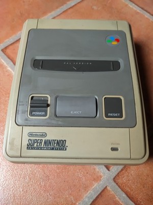 Super Nintendo Entertainment System (SNES) PAL (ohne Controller)