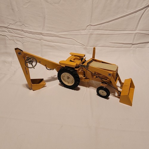 Oldtimer Ertl International Harvester Baggerlader Traktor 1/16 offene Kabine 3444