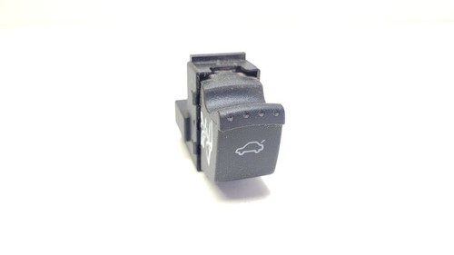 Volkswagen PASSAT B5.5 Schalter Kofferraum Heckklappe Kofferraumdeckel UST87475