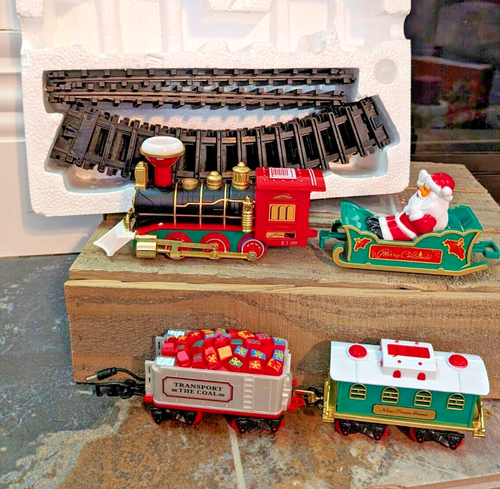 Świąteczny pociąg Świętego Mikołaja z parą i dźwiękiem w pudełku - Zdjęcie 1 z 6