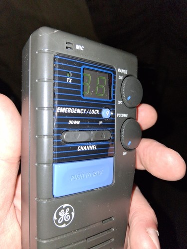 GE HELP! CB Model 3-5920 Two Way Citizens Band Radio with Travel Case.
