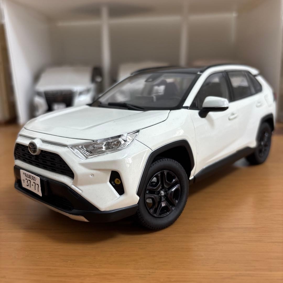 Toyota RAV4 1/18 Scale Diecast Model Car – White | eBay