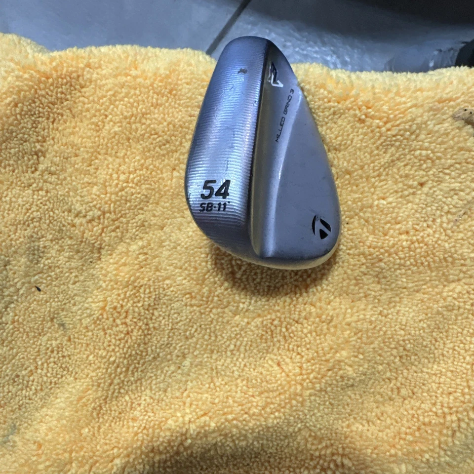 Черный сэнд-ведж TaylorMade Milled Grind 3 54 градуса 54,11 SB сталь для правосторонней стойки - Изображение 3 из 4