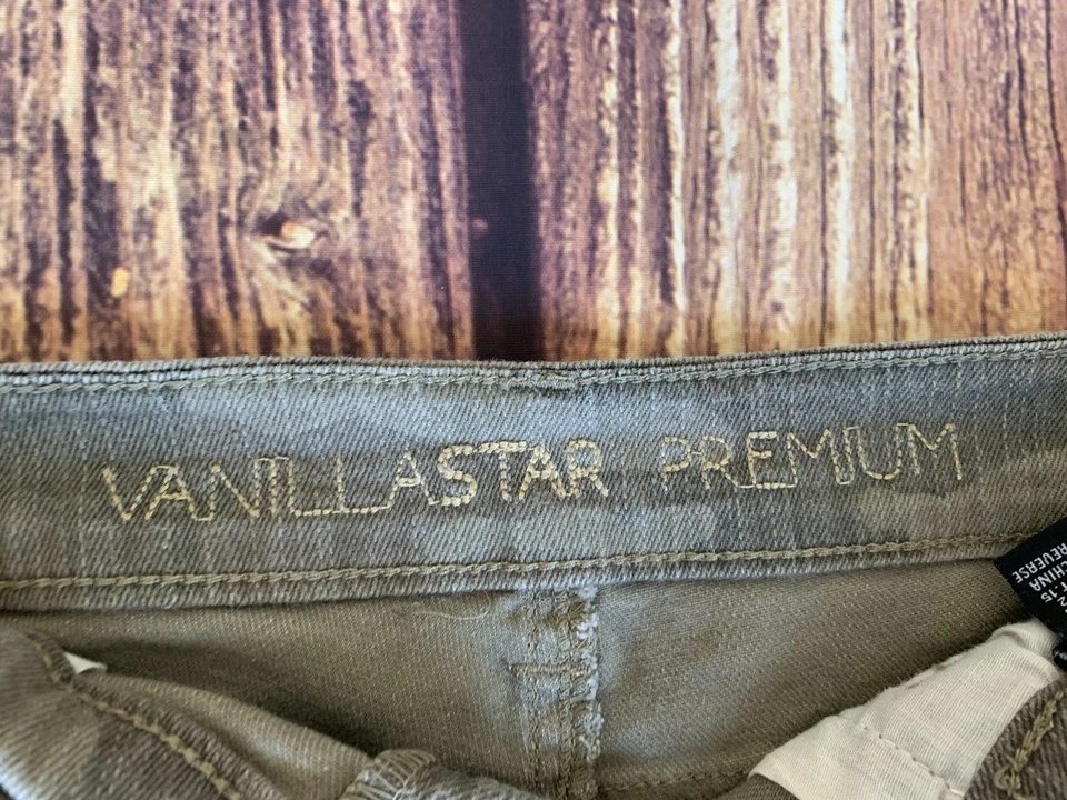 Vanilla Star Premium Women's Juniors Green Camo Distressed Denim Shorts Size: 3 - Image 4 of 4