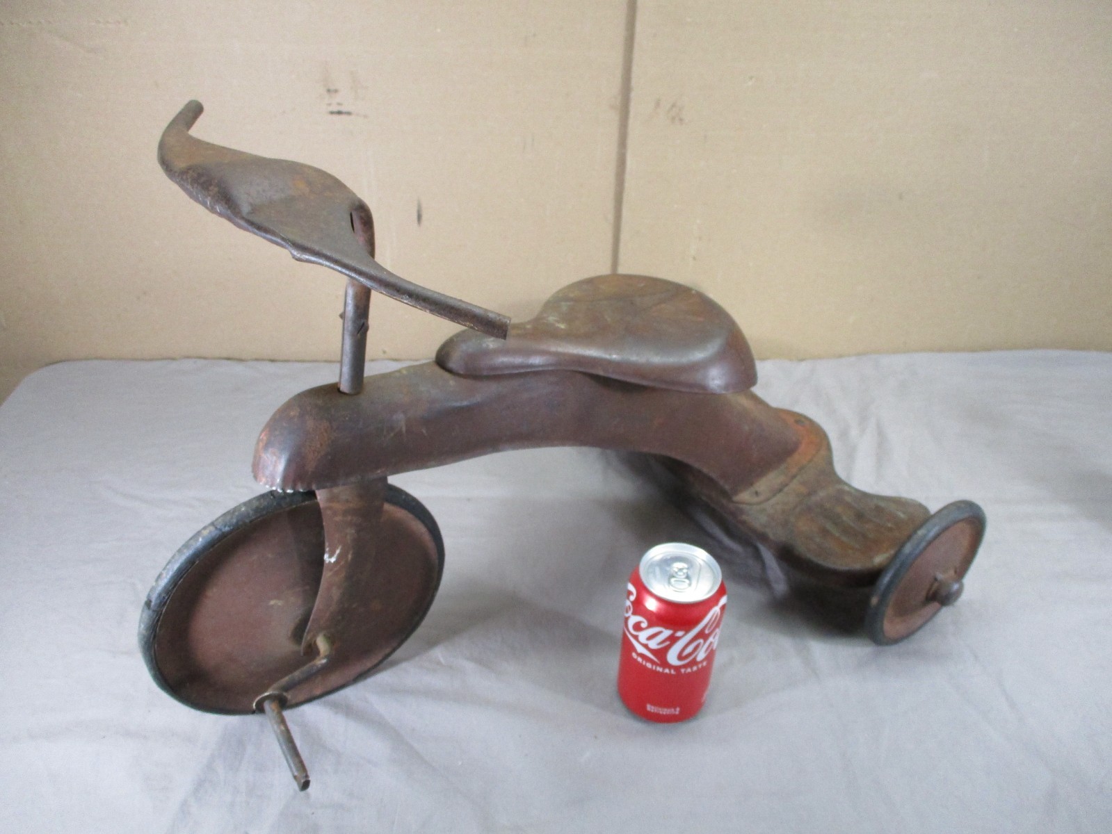 (Used) Antique 1930's Streamline Batwing Velocipede Tricycle (228.00 USD) (Used) Antique 1930's Streamline Batwing Velocipede Tricycle (228.00 USD)